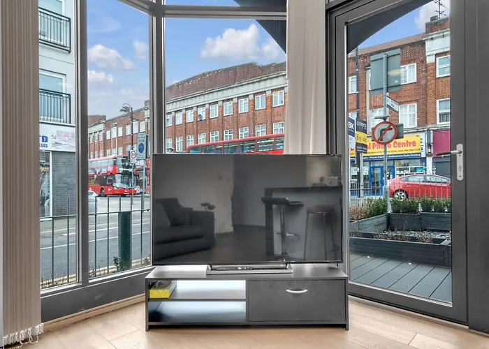 New Modern Apartment Near Heathrow Airport