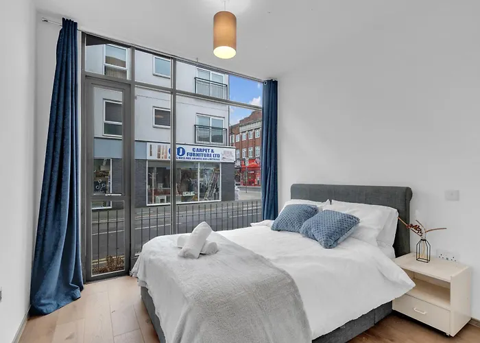 New Modern Apartment Near Heathrow Airport