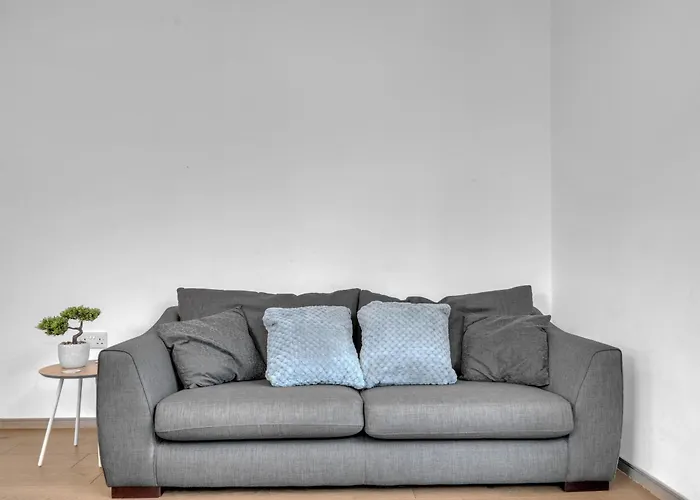 New Modern Apartment Near Heathrow Airport