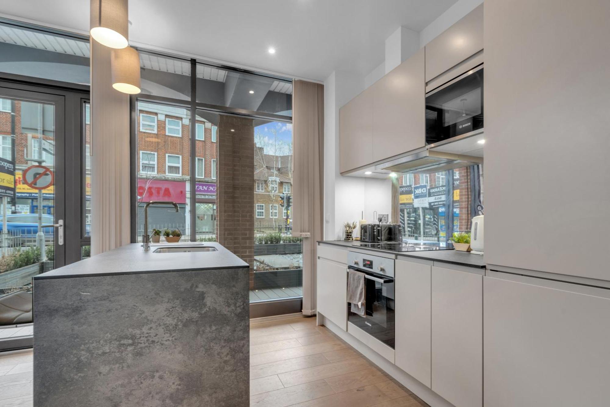 New Modern Near Heathrow Airport Apartment