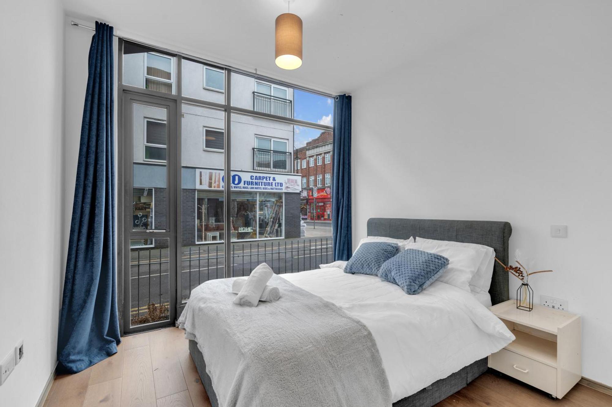 Apartment New Modern Near Heathrow Airport *