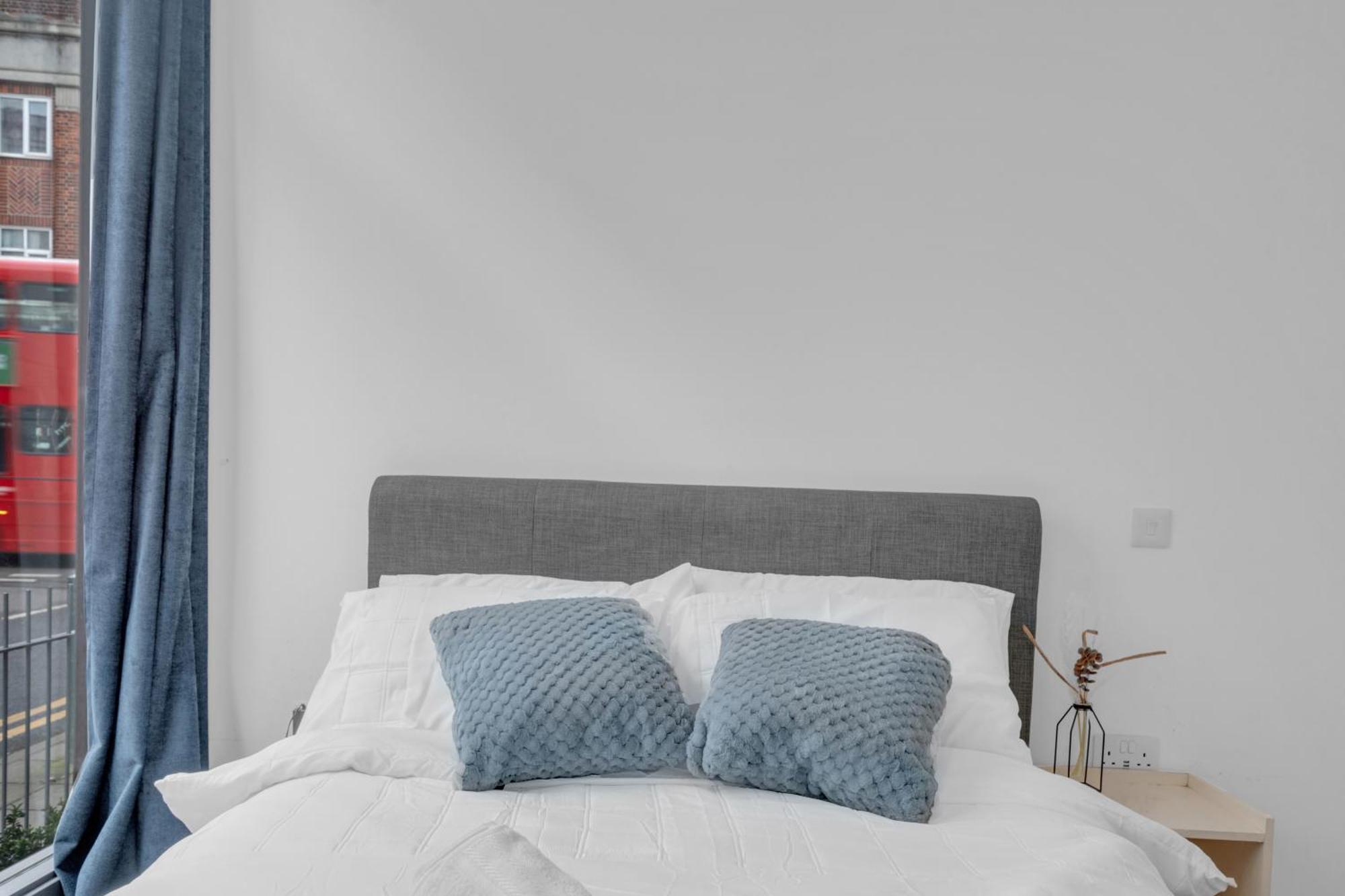 New Modern Near Heathrow Airport *