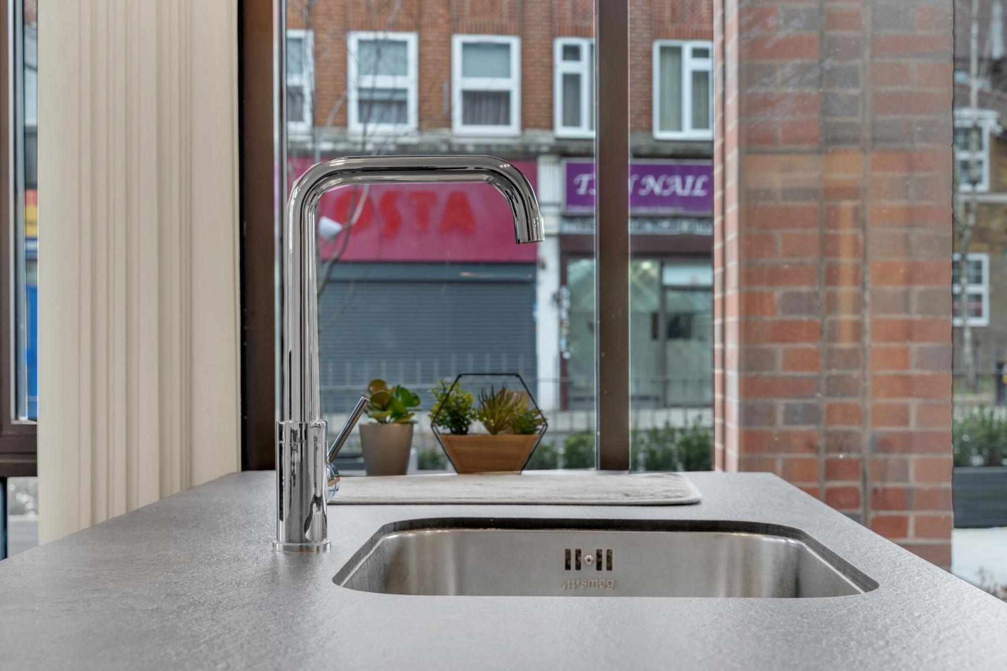 New Modern Near Heathrow Airport Apartment Yiewsley
