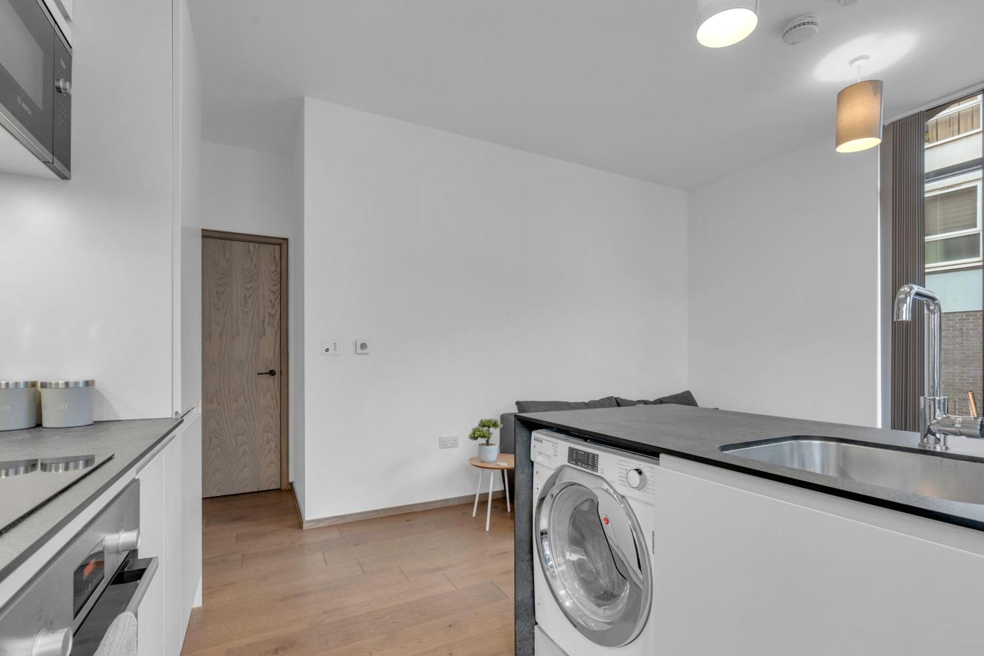 New Modern Near Heathrow Airport Apartment *