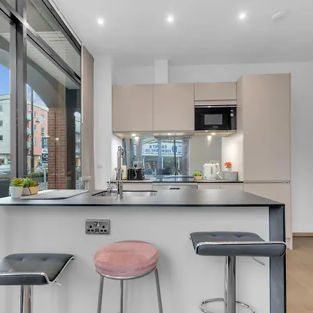 New Modern Apartment Near Heathrow Airport Yiewsley Exterior photo