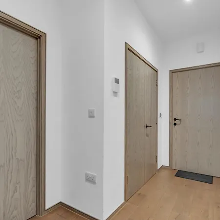 New Modern Apartment Near Heathrow Airport Yiewsley Exterior photo
